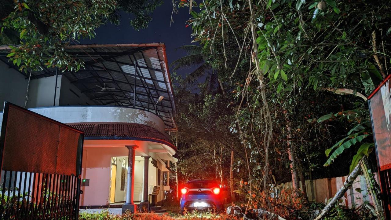 Islandstay-A Riverside Property Kollam Exterior photo