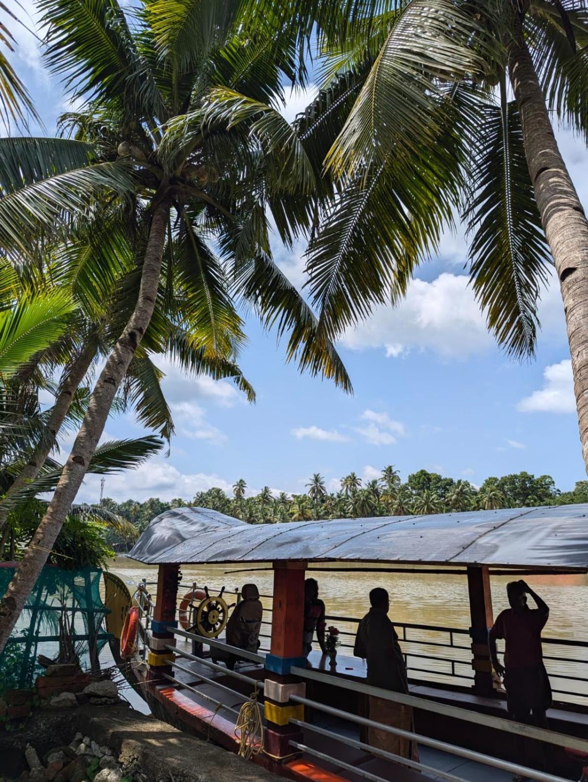 Islandstay-A Riverside Property Kollam Exterior photo